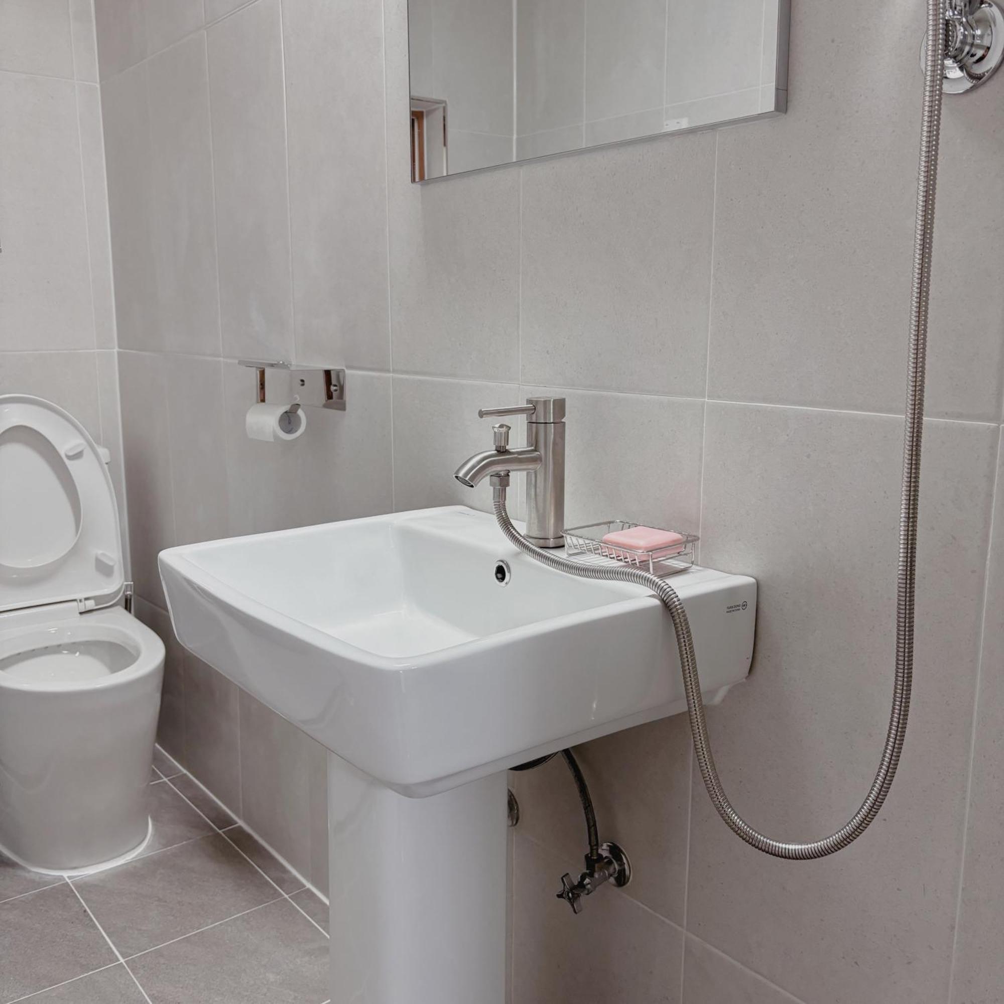 Lemonhill Apartment *